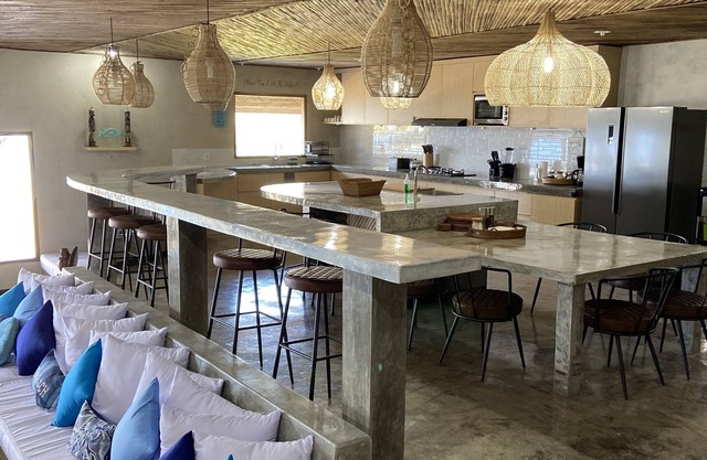 Ultimate Family-Sized Beach Mountainside Sanctuary (work and play friendly)