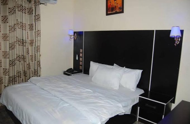 ULTIMATE GROOVE AND HOTEL