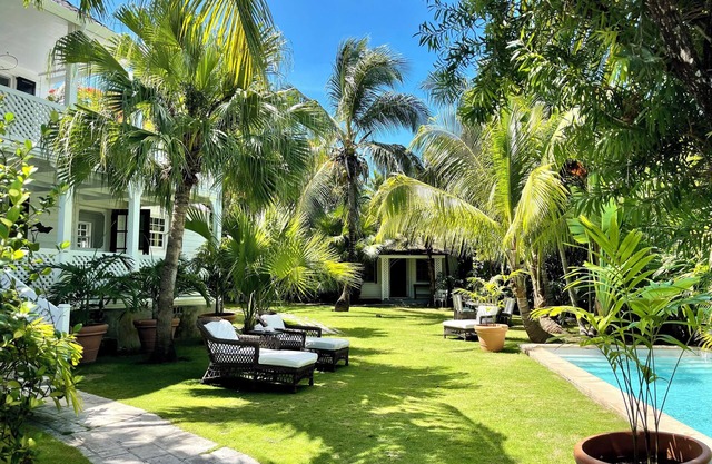 Ultimate Island Style House w/Pool in Large Walled Garden in Historic Dunmore Town
