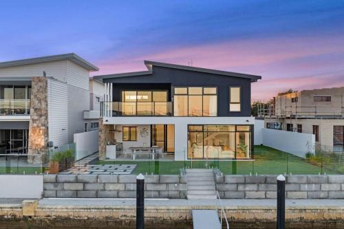 Ultimate Luxury on the waterfront