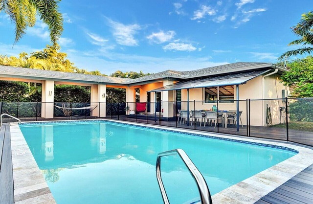 Ultimate Retreat 6BR/3BA Villa near Beach