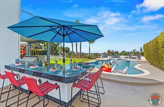 Ultimate SoCal Retreat: Poolside Fun & Views!