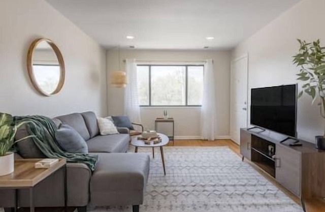 Ultra Clean, King bed, garage, back yard