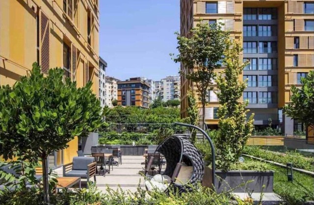 Ultra Luxe 2+1 Flat in a Site with Sea View