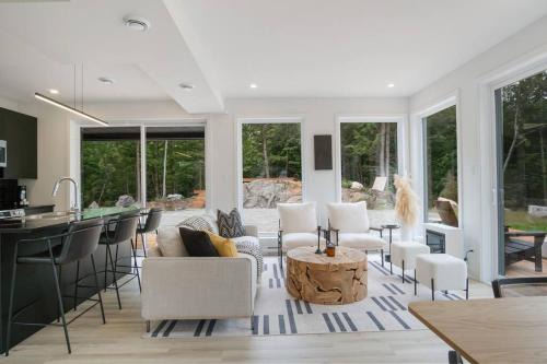 Ultra Luxurious Modern Chalet Private Jacuzzi