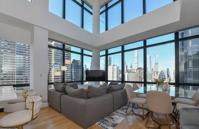 Ultra-Luxury Midtown Duplex w/Skyline Views