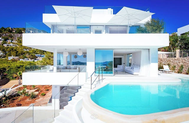 Ultra-Modern "All White" Luxury Villa/Rooftop/Sea View/Breathtaking Sunset