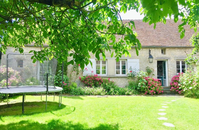 Un Rêve de Campagne/group accommodation South Fontainebleau,6 bedrooms,sleeps 15