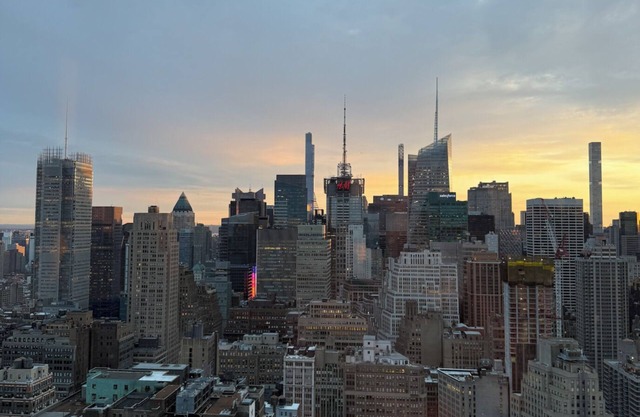 Unbeatable skyline views - Luxury High Rise Apt