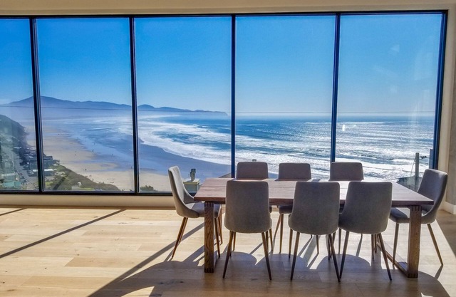 Unbelievable, unobstructed ocean views, sleeps 10!
