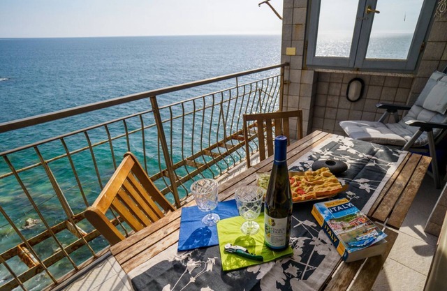 Unda de Ma Apartment with AC and Sea View Balcony