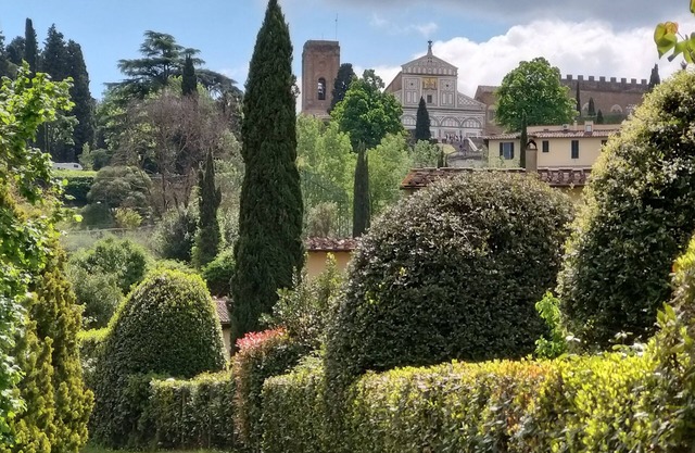 Under the stars, Surrounded by greenery a stone's throw from the center of Florence.