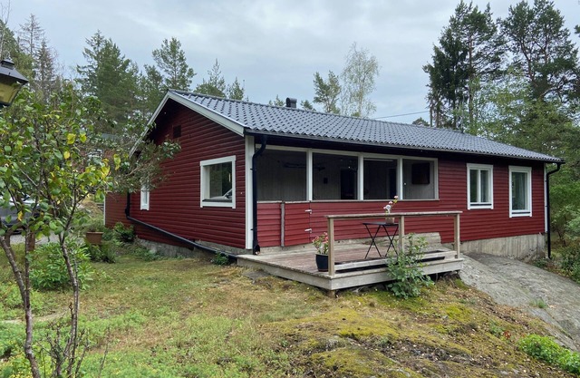 Underbart Fritidshus på Värmdö, Idyllisk Miljö med Närhet Till Strand och bad