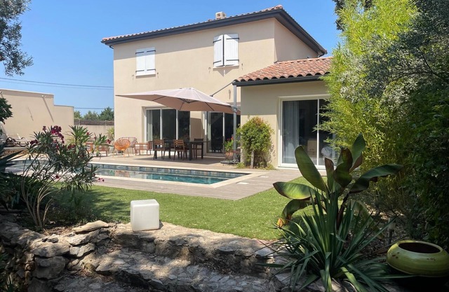 Une Maison en Provence au Calme Avec Piscine sur les Hauteurs D'avignon