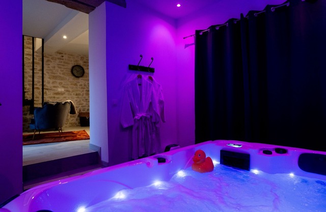 - Une Pause à Deux - Jacuzzi privé et Chambre Secrète