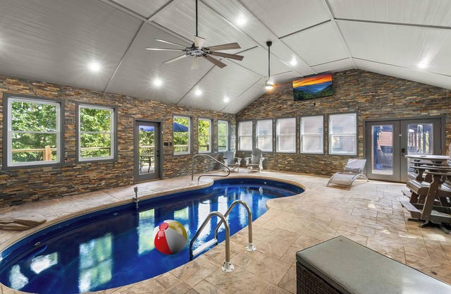 Unforgettable Mountain Luxury, Indoor Pool, Theater, Arcade, Firepit, 30 Ppl