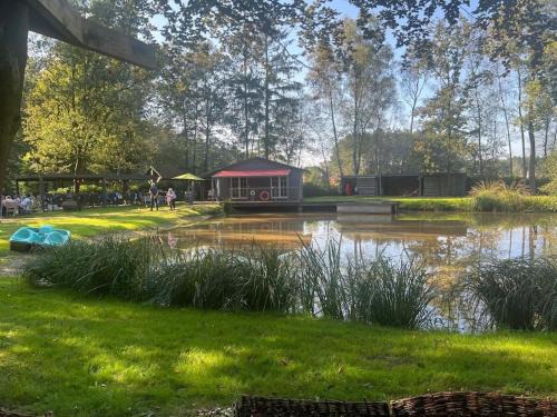 Unieke chalet aan het water
