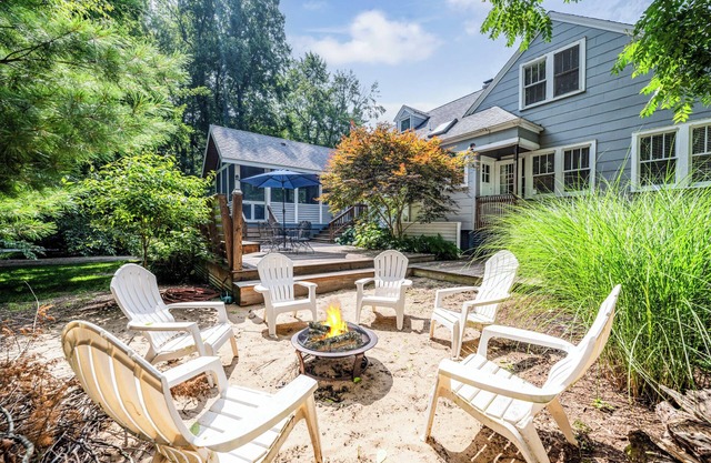 Union Pier Beach Style Cottage Close to Lake Michigan!