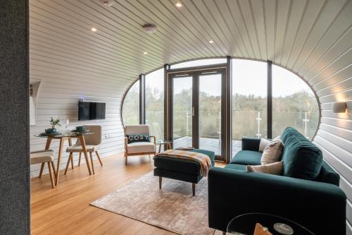Unique 1 Bedroom Eco-Retreat in Old Chalford!