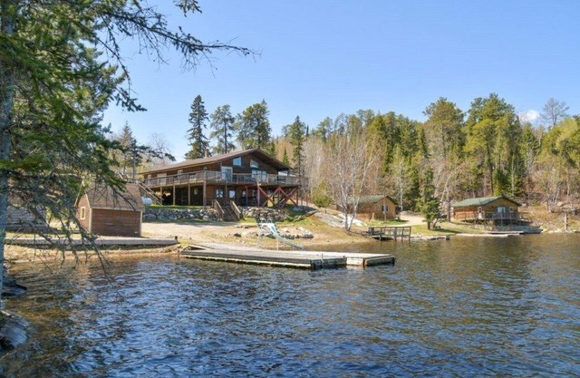 Unique 1929 Lakeside Cabin with shared hot tub and sauna!