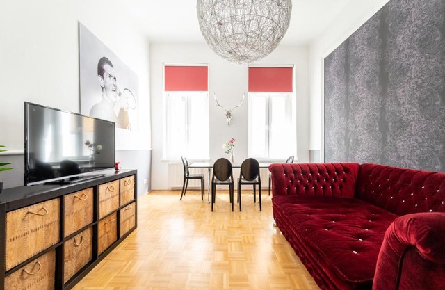 Unique 1BR Oasis Near Subway by HM