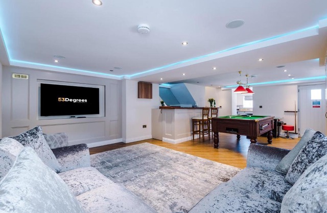 Unique 2-bed barn in Beeston by 53 Degrees Property, ideal for Families & Friends, Great Location - Sleeps 4