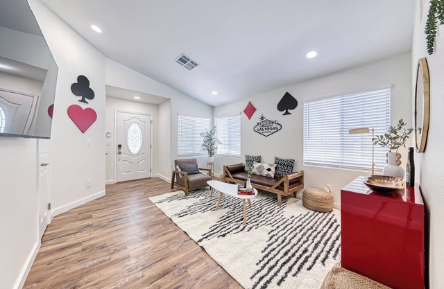 Unique 2-Bedroom Las Vegas Home in Beautiful Summerlin- 15 Minutes to Strip