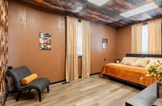 Unique 2-BR Apartment Downtown North Knoxville with Free Parking