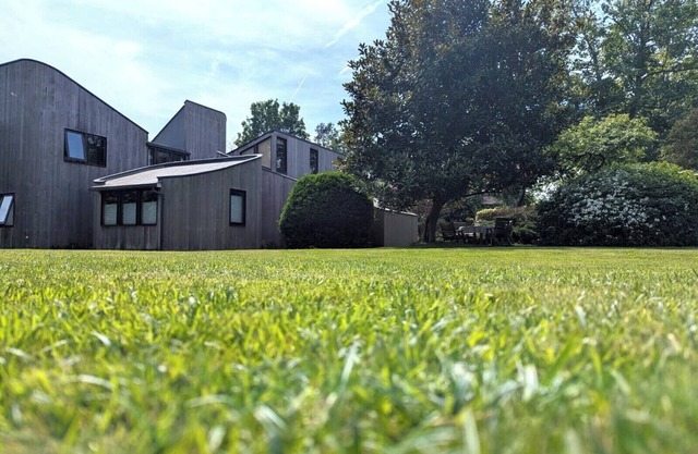 Unique, Annexe sleeps 4 with Large Gardens & Tennis Court!