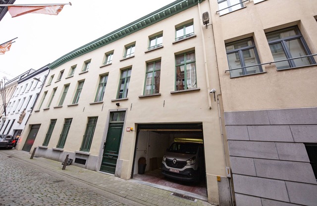 UNIQUE APARTMENT IN HISTORIC ANTWERP MANSION