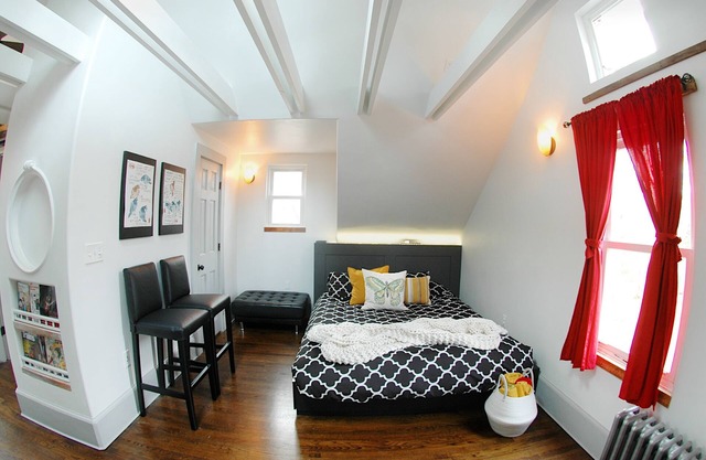 * Unique Artists' Home + Sunporch Gallery - Read - Cook - Relax *