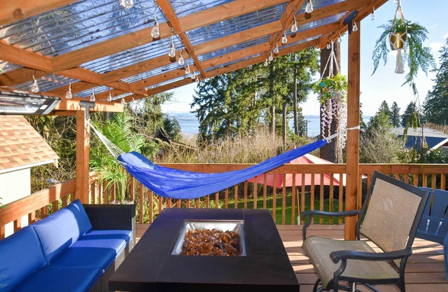 Unique Camano Cabin w/Mountain + Water Views