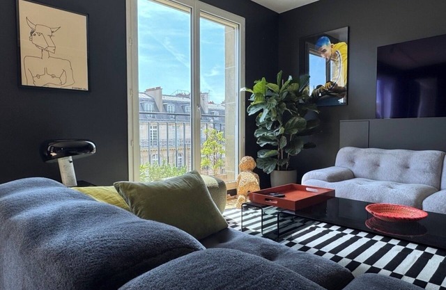 Unique central arty Penthouse with 2 bedrooms, airCond and terraces
