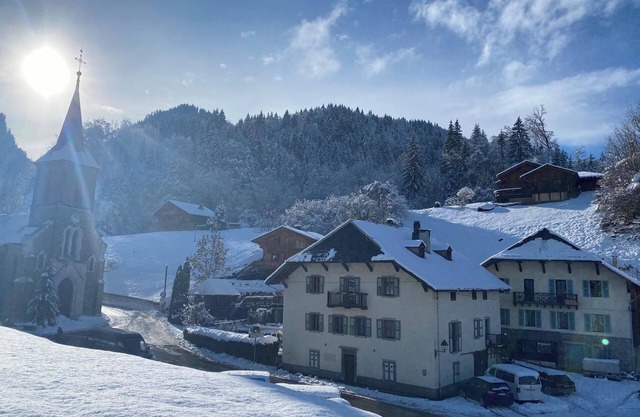 Unique, charming chalet with ensuite rooms, hot tub and games room
