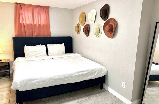 Unique Cozy Lower Unit with Two Bedrooms & Privacy