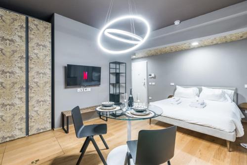 Unique design 200 steps from the Aquarium