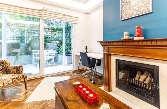 Unique Flat w Garden, Fireplace 5 min to Istiklal