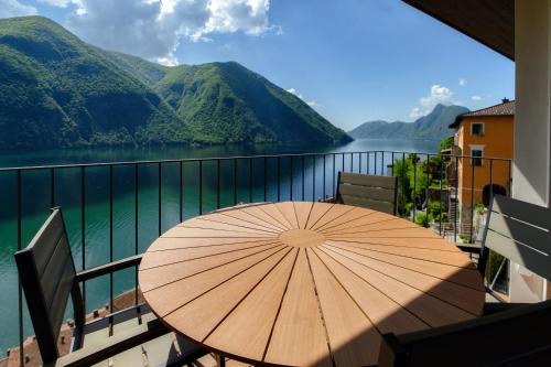 Unique Gandria Attic by Quokka 360 - Elegant Lake View Apartment