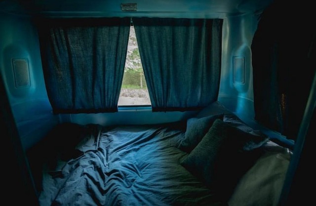 Unique Glamping RV on 100 acres 1 hr from Toronto