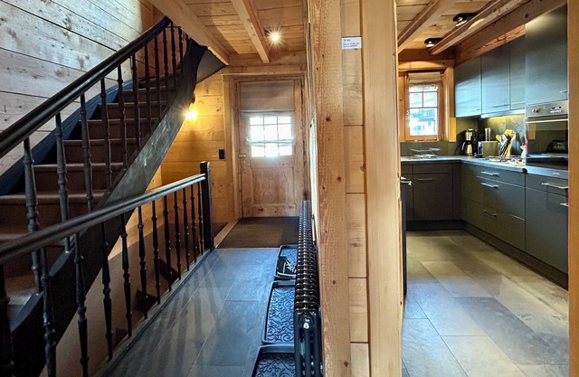 Unique, High-design & Spacious 6-bedrooms Chalet in Villars centre!