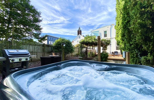 Unique & Historic w/Hot Tub, Firepit Next To Hershey
