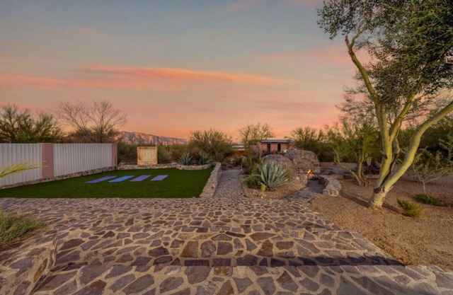 Unique Home/3 BR 1 BA/Yoga/Peaceful Property