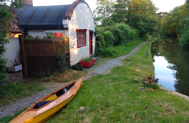 Unique lockside canal cottage.