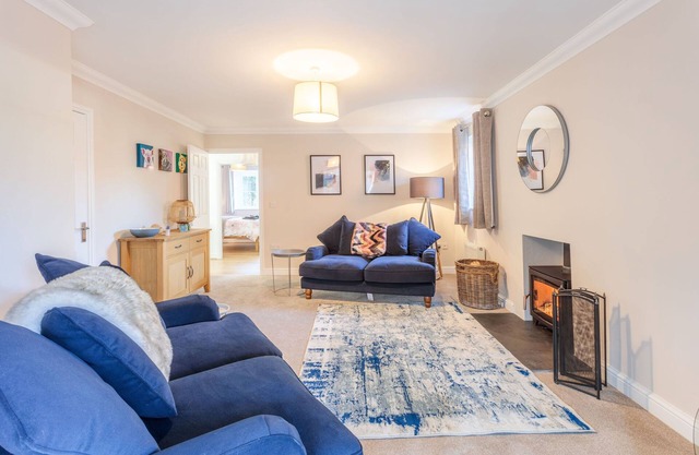 Unique, modern 2 bedroom detached home