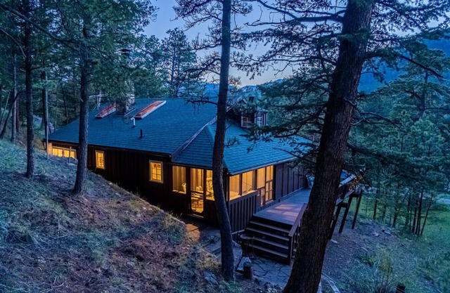 Unique mountain cabin|King bed|Fireplace