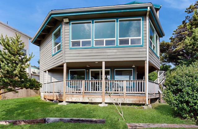 Unique oceanfront home with gorgeous ocean views & private sauna