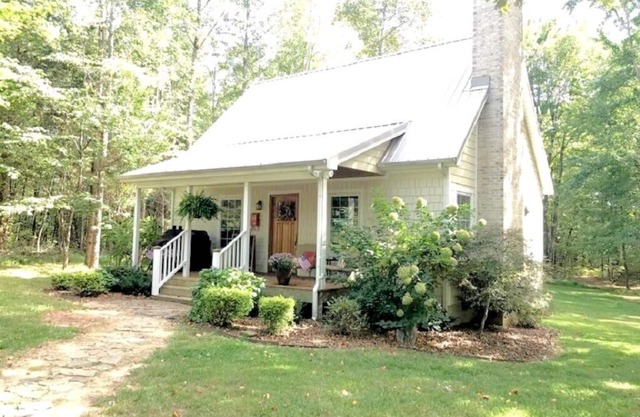 ⭐️Unique, private, cozy⭐️Cookeville, TN -King bed, acres of woods