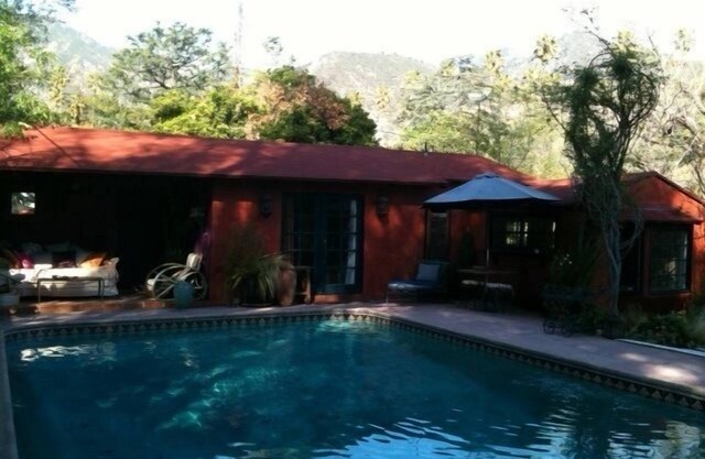 Unique Resort-like Experience Of Indoor-outdoor Living With Pool And Spa-house.