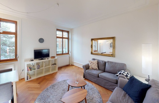 Unique Serviced Living at Airport Line