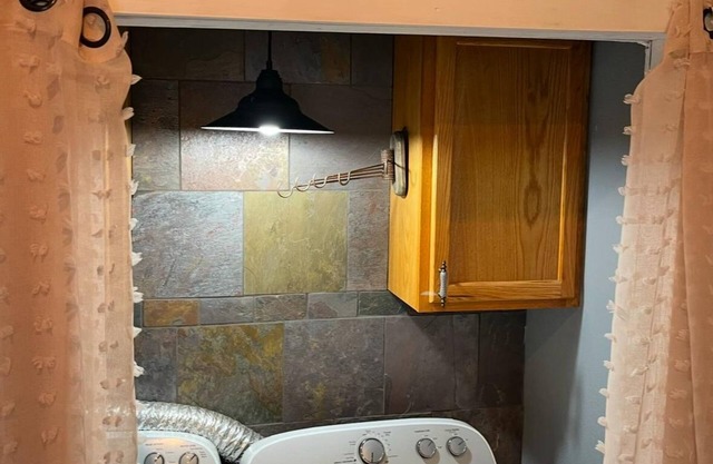Unit 1 Deluxe 2 Bedroom w/Dry Bar and Hot Tub